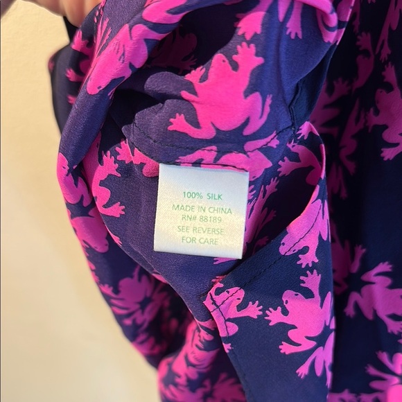 Lilly Pulitzer Allover Frog Print Pink and Black Women's Silk Top - Picture 5 of 5